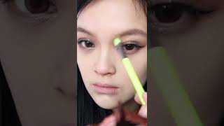 Douyin Cool Toned Chinese Makeup Resimi
