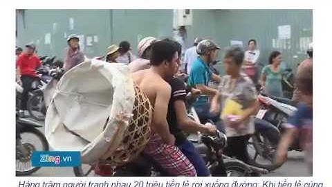 Hàng trăm người tranh nhau 20 triệu tiền cúng cô hồn rơi xuống đường