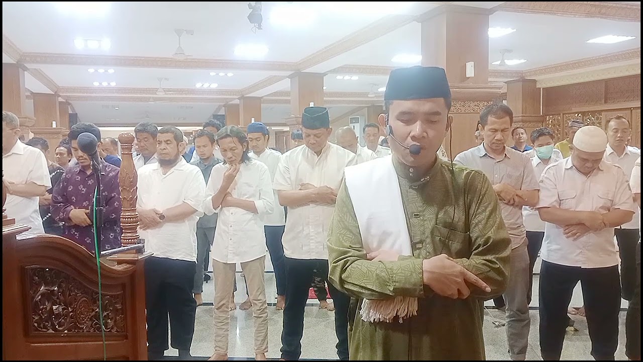 Shalat Maghrib Masjid Al Muhajirin Pemkot Surabaya 