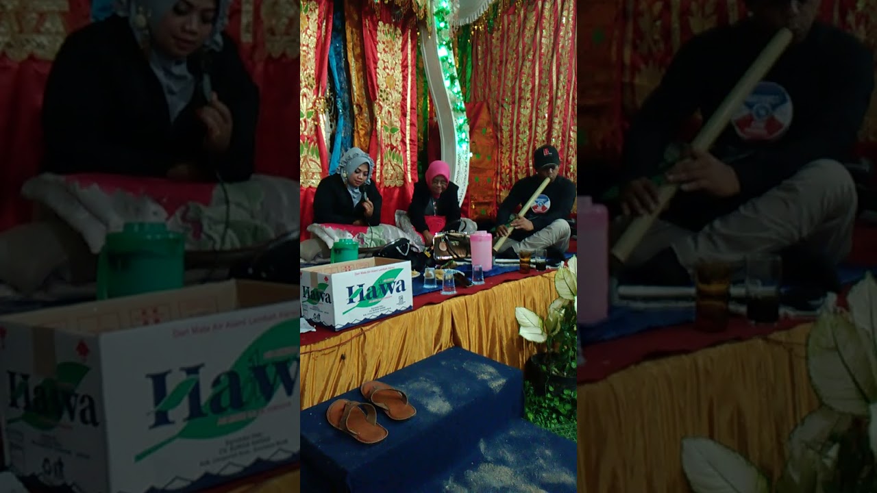 Mak Sati bagurau lamak di sungai janiah..