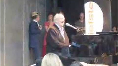 Ramses Shaffy zingt in en over het Vondelpark