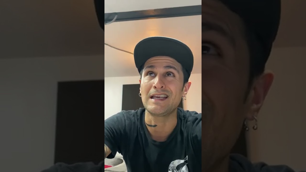 A secret guitar hack for “playing outside” like Allan Holdsworth and Guthrie Govan