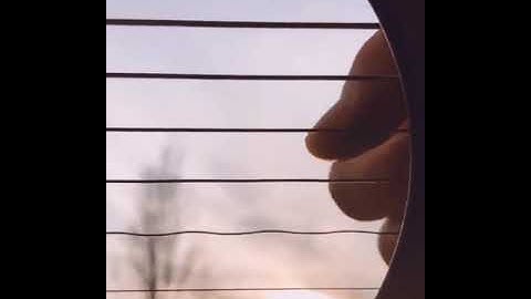 vibration of guitar strings