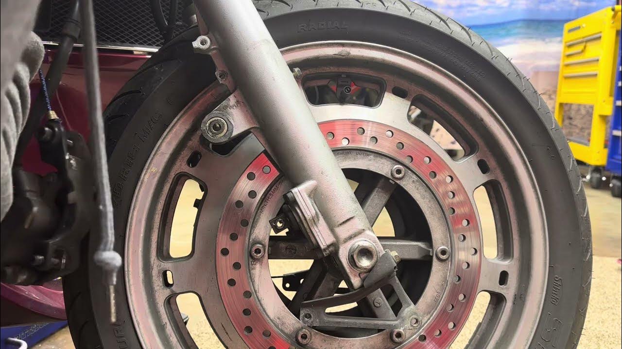 HONDA GL1500 GOLDWING, FRONT WHEEL, FENDERS AND BRAKE CALIPER'S REMOVAL