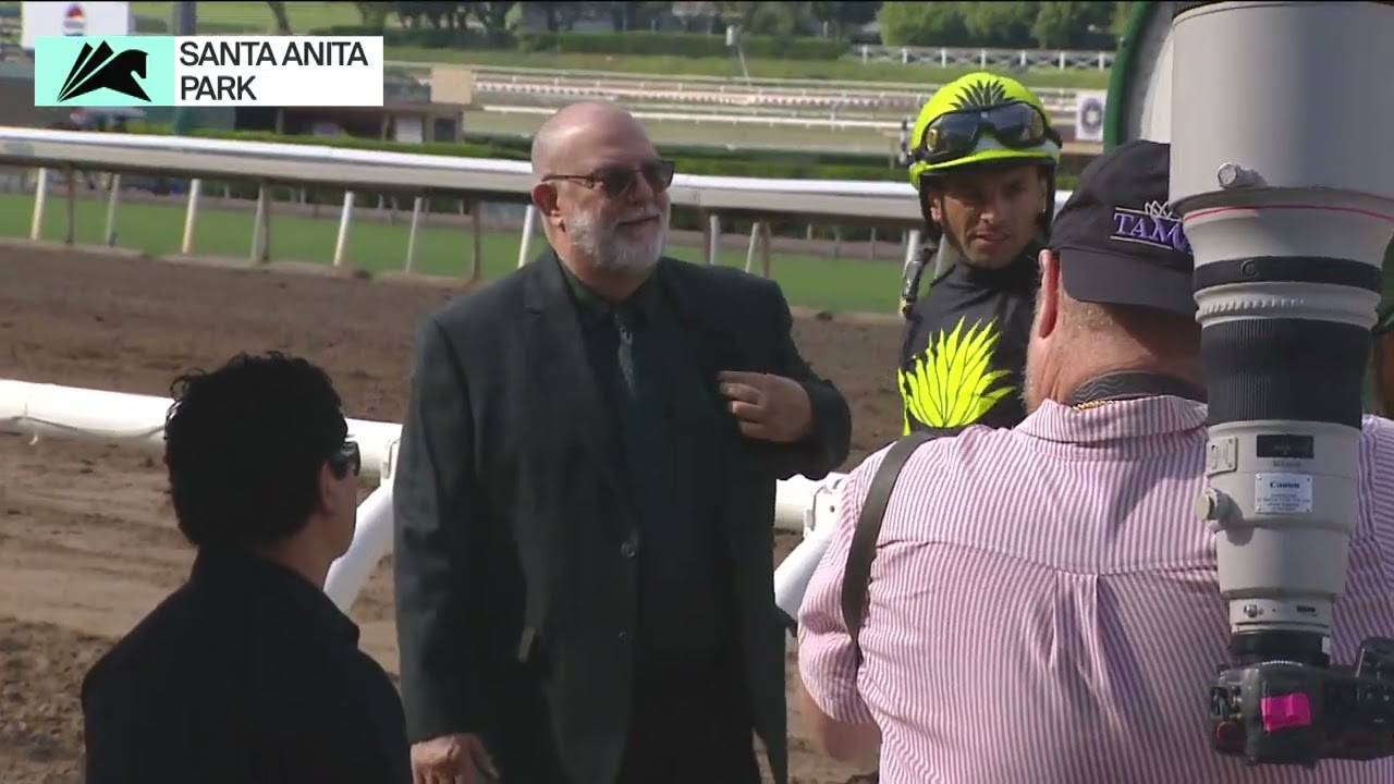 Голд Феникс (Ирландия) выигрывает чемпионат по газону имени Джона Генри в субботу, 27 сентября, в...