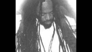 Vignette de la vidéo "Black Uhuru I love king selassie"