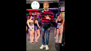 Nghe Cover Từng Yêu thôi đừng mải ngắm mấy em xinh tươi ở Bùi Viện sau lưng Trần Quang Hùng nha