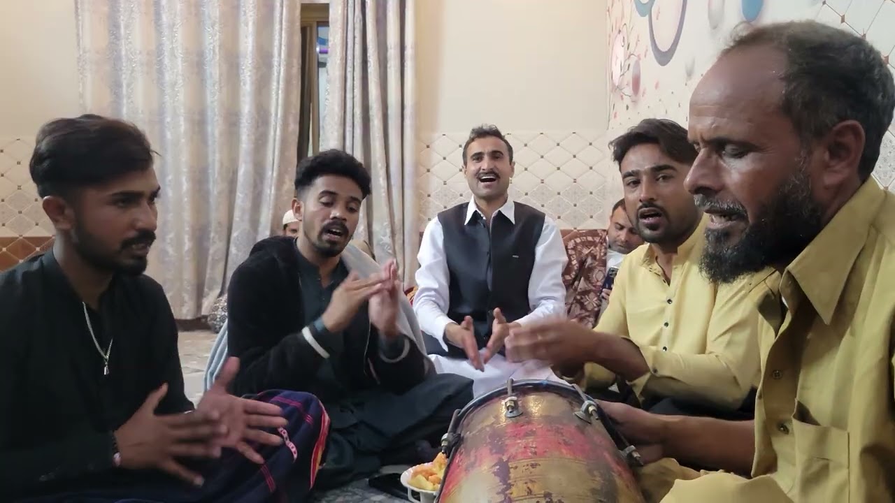 Desi hinko mayiyee bht hi dhukhi