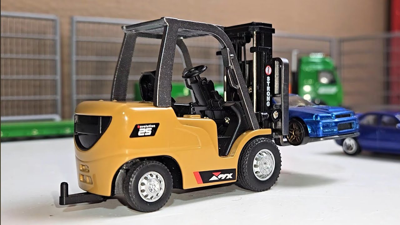 Worlds SMALLEST Radio Controlled Fork Truck | THIS POCKET RC WILL