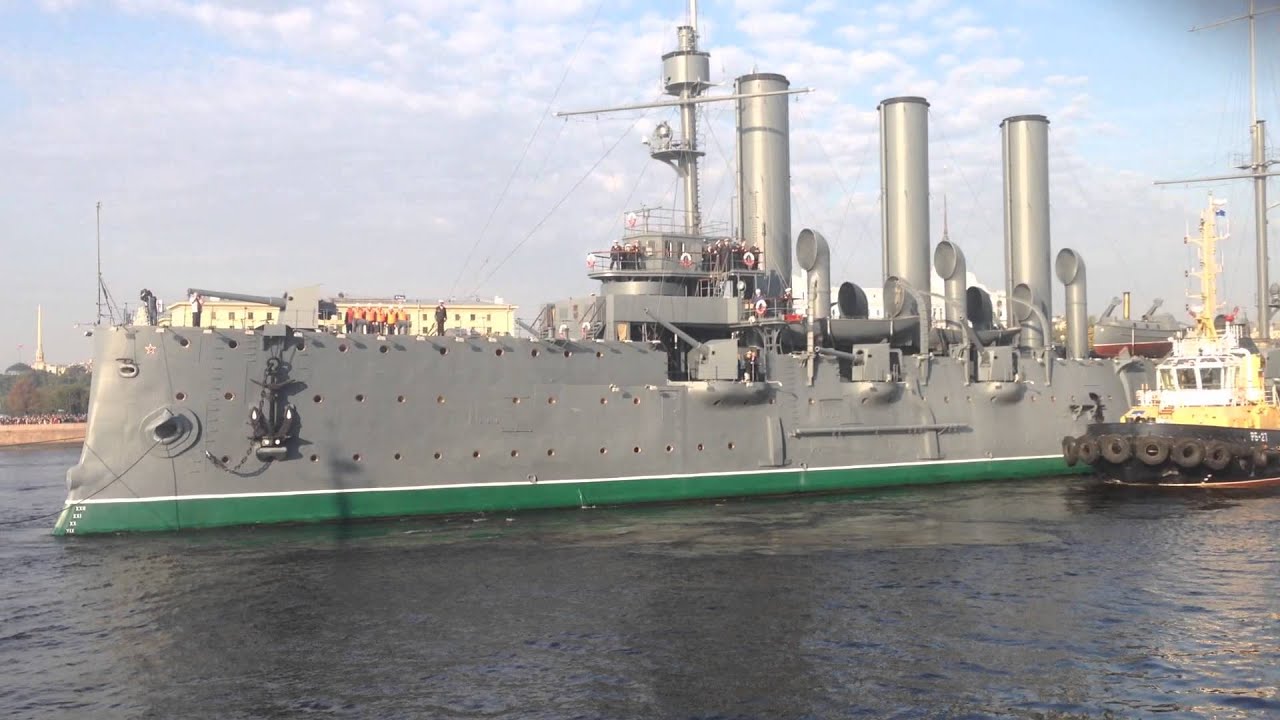 Буксировка Авроры на ремонт - YouTube