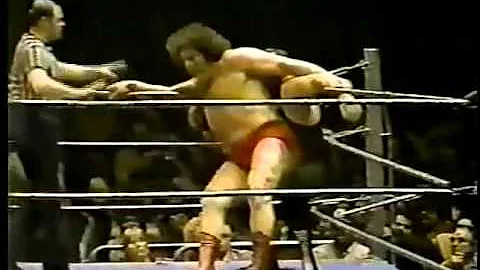 Andre The Giant vs Sgt. Slaughter (WWF MSG - 03/16...