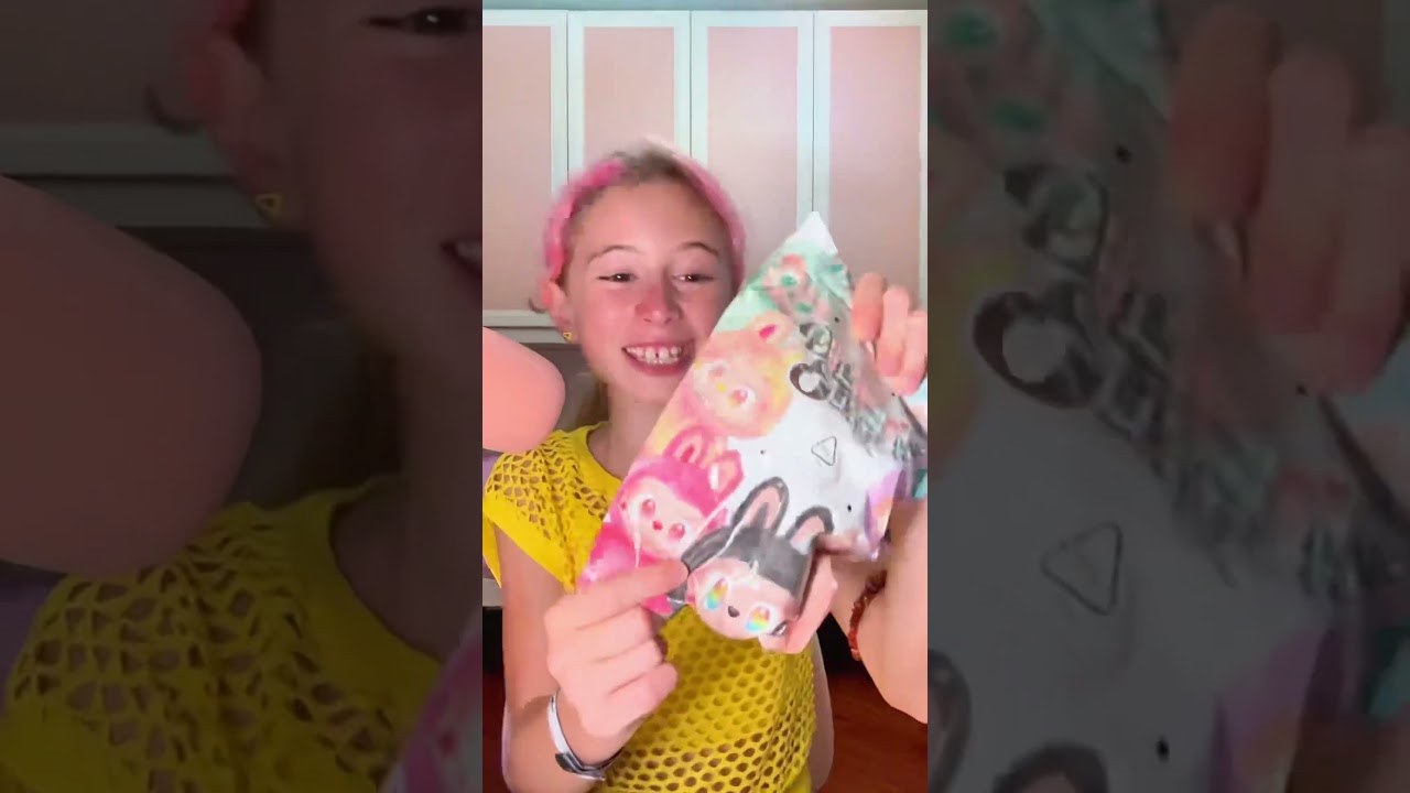 E tu quale hai? #salvoegiorgia #labubu #shorts