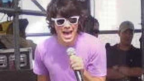 Jonas Brothers love story- It all began at 7:05 (Chapter 38 part 2)