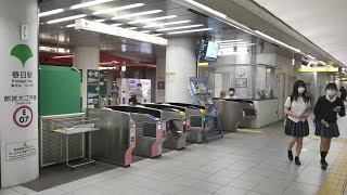 都営地下鉄大江戸線春日駅の改札口の風景