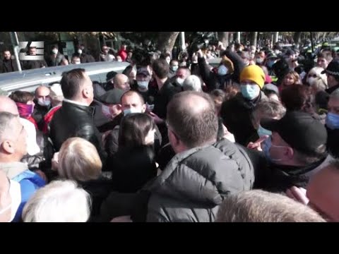 ოპოზიციის აქცია ერთდროულად 3 ლოკაციაზე და დაკავბები