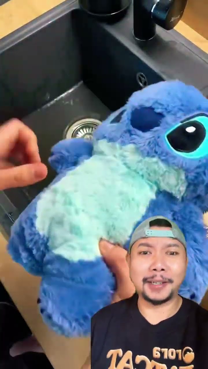 MENCUCI BONEKA STITCH LUCU!!!??#shortsfeed #shorts #funny