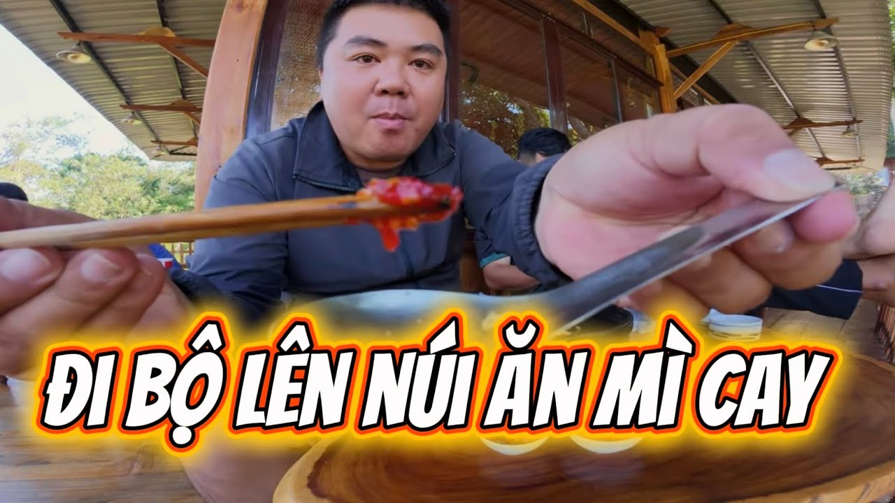 Lạc đường ngày mùng 2 tết: Đi bộ lên núi Cấm ăn tô mỳ cay đỉnh nhất