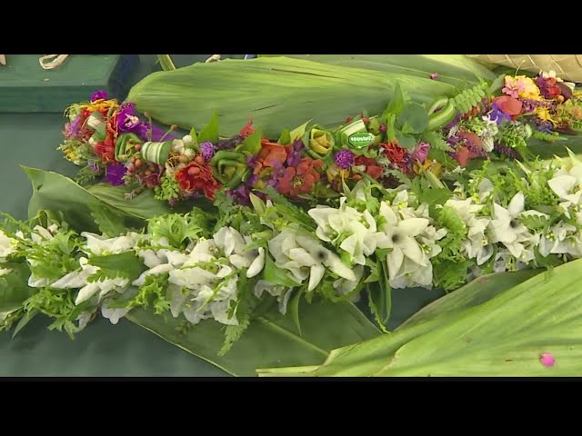 Making a Hawaiian Lei at Home 