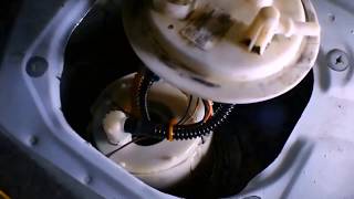 Kia Optima (2011 - 2016), Opening the  fuel pump lock ring