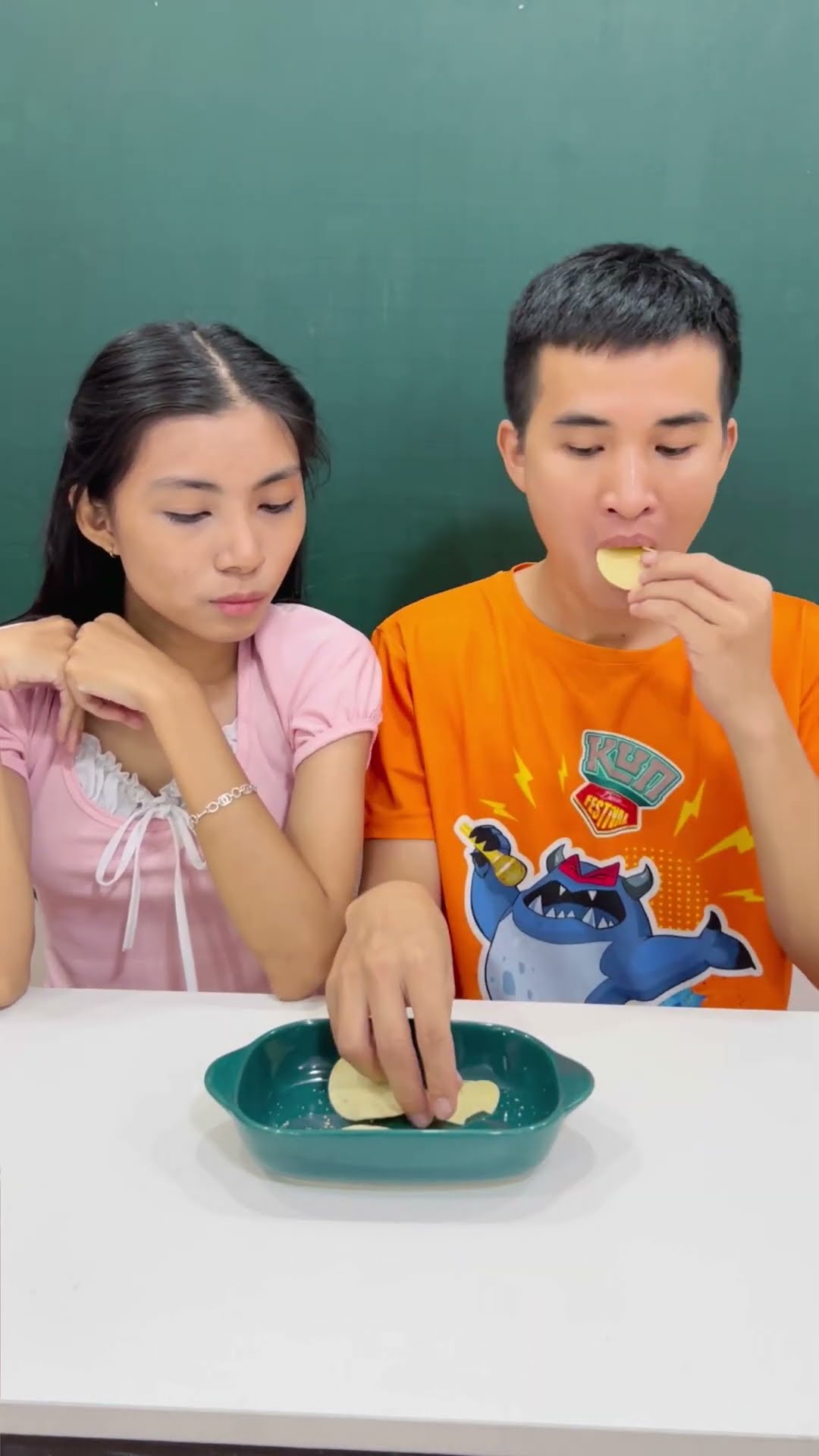 Su Hao comedy: my brother Om-Nom-nom ?