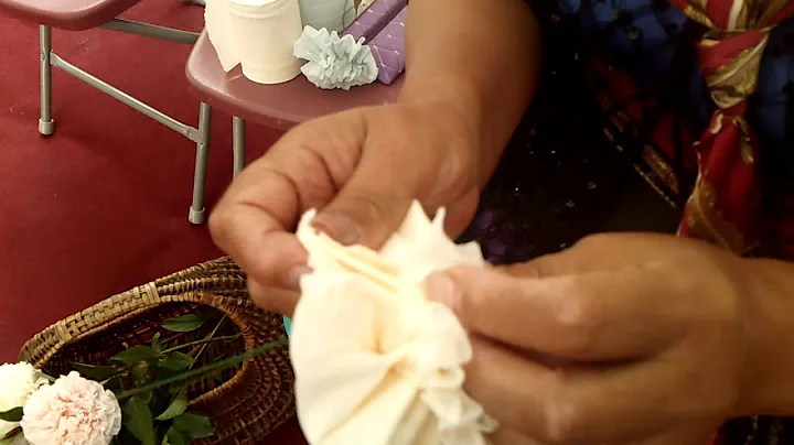 Melanie Price making a Gypsy Flower