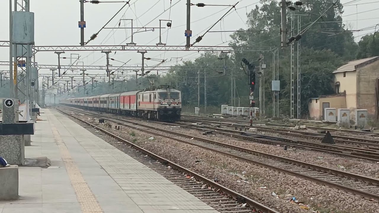 22653 - Hazrat Nizamuddin SF Express Thiruvananthapuram Central To ...