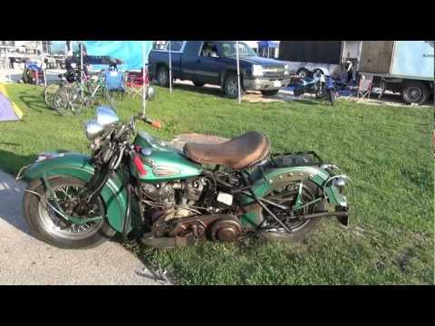 Hunting harley's, 1941 FL Knucklehead original paint factory two tone
