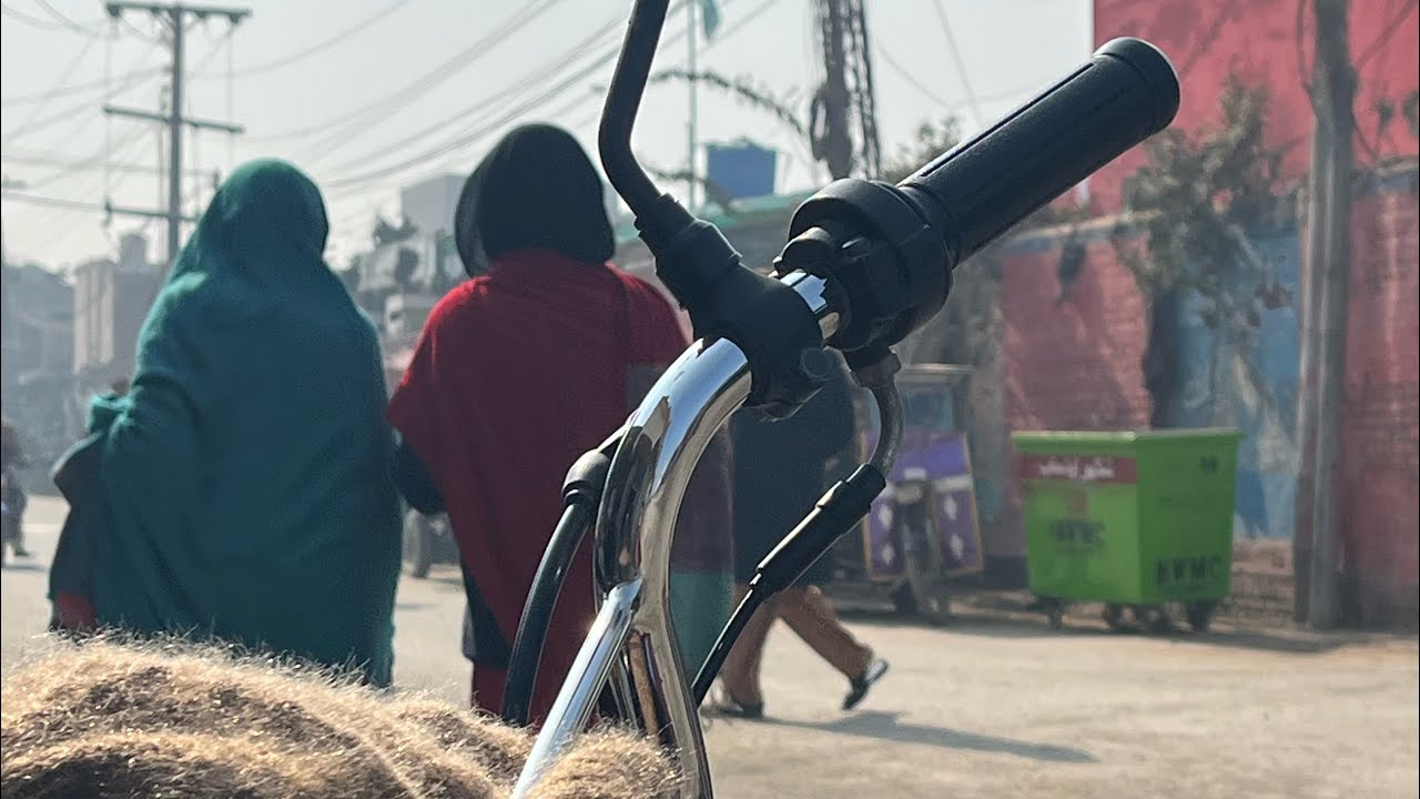People are being challaned for not wearing helmets in Minchinabad 