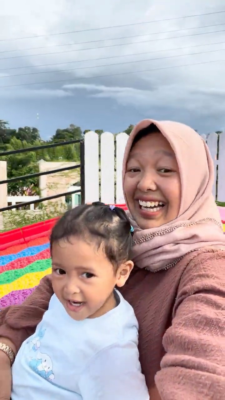 ARACELLI EXCITED MEROSOT DI PEROSOTAN PELANGI  #keysha #funny
