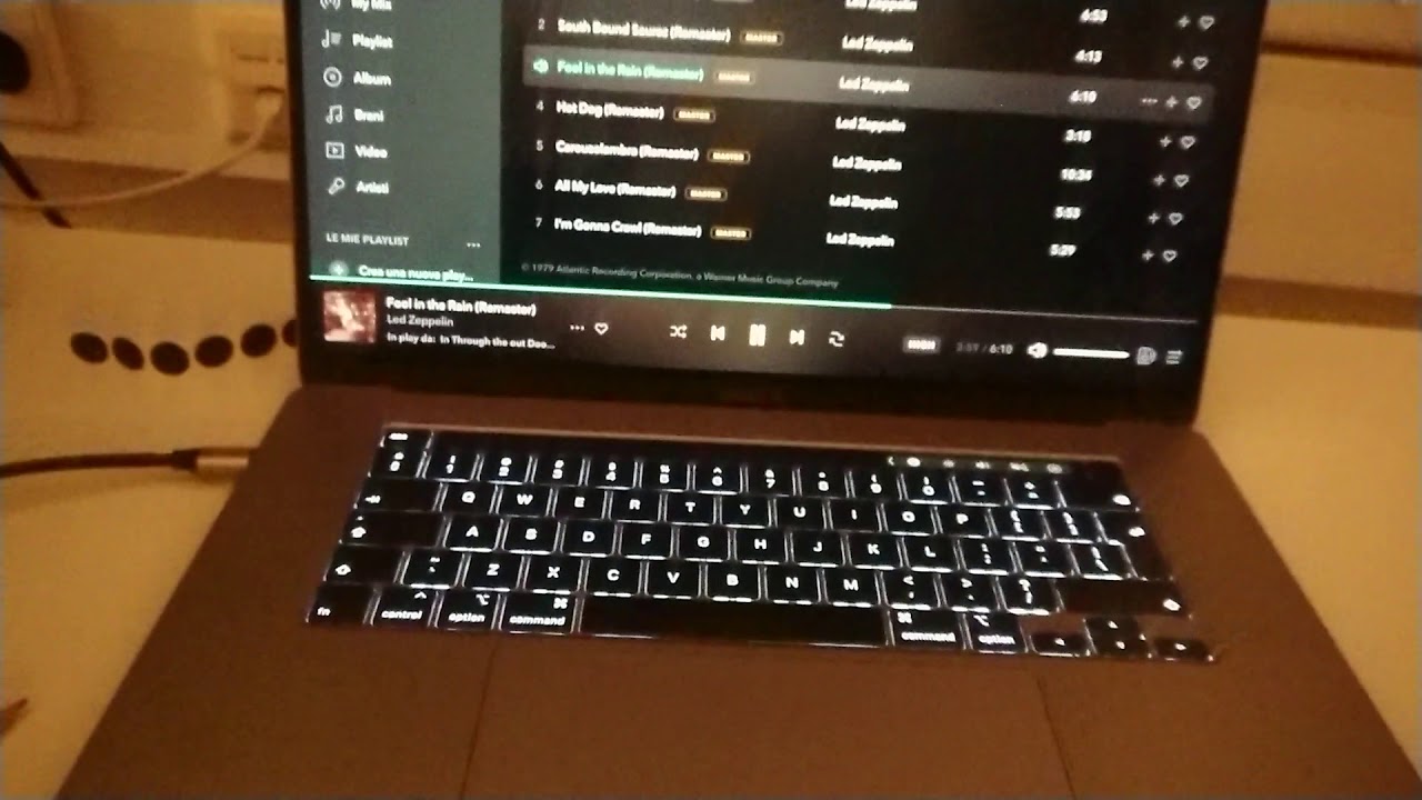 Macbook pro 16 2019 problem noise speakers