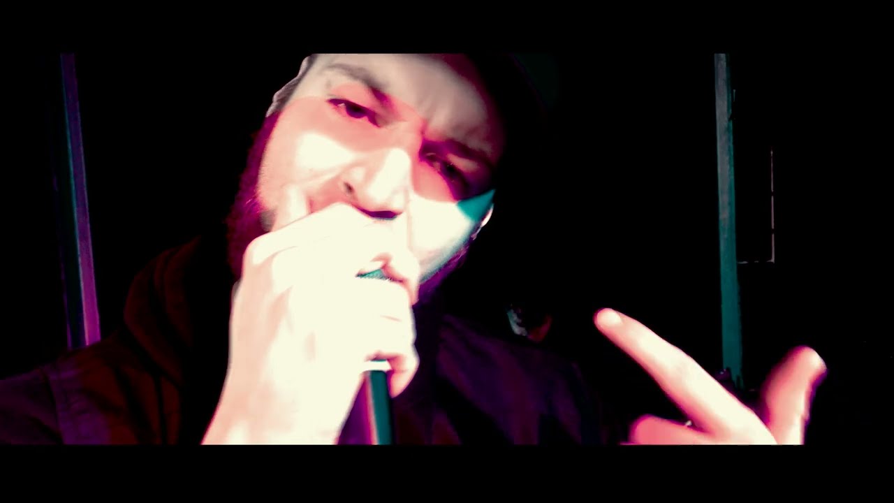Guarda Born Zero - Falling Away (Official Video) su YouTube Guarda Born Zero - Falling Away (Official Video) su YouTube