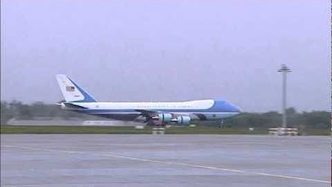Airforce One Lands in Dublin Tower/Ground recording