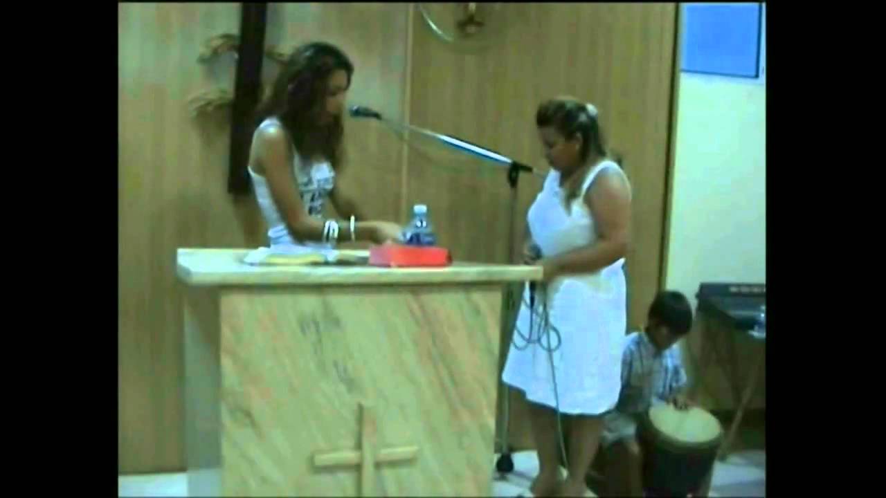 alabanzas jitanas toñi hija de enrique de pureza en la iglesia evangelica sion de hellin