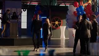 Olicity - Arrow - 2x20 Pt.4 - Felicity's running facial recognition