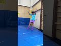 ダイブするまりちゃんみなくん😂　8歳　5歳　まりちゃんいずちゃんチャンネル　#shorts