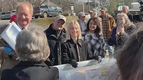 Morgan County opens 25-year-old time capsule at Cotaco Park