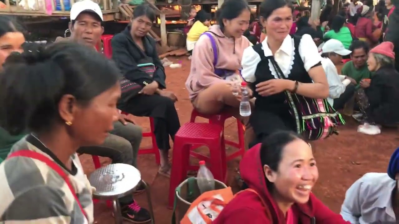 Đời đam cười ở làng đặc hre 