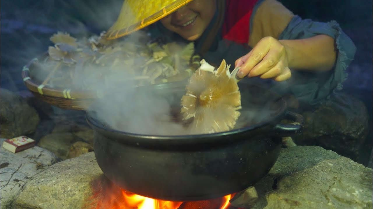 【Shyo video】小伙花700元买鸡纵菌，拿来煮火锅，一次煮7斤，吃完还想吃