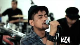 Azlan & The Typewriter - Kelibat Si Penyair (Live Soundcheck TV9) 2012