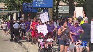 Nurses Continue to Picket