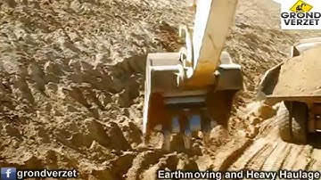 Liebherr 974B Loading Trucks