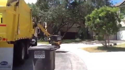 Footage From Summer 2016: Heil Durapack Python 487516 On Trash