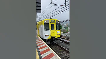 20250717 阪神本線 御影駅 雨の日の静かな通過 近鉄 1026系 1028F編成 Dialogue Theater いのちのあかし 大阪 関西万博2025 ラッピング 快速急行運用 奈良ゆき 