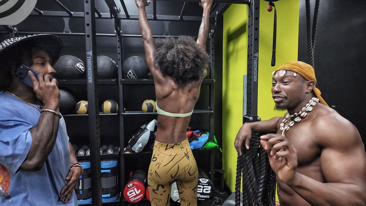 Сможет ли она сделать 50 подтягиваний и 100 отжиманий? @Impaigeypooh @BrolyGainz007