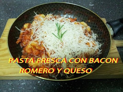 pasta fresca casera con bacon romero y queso