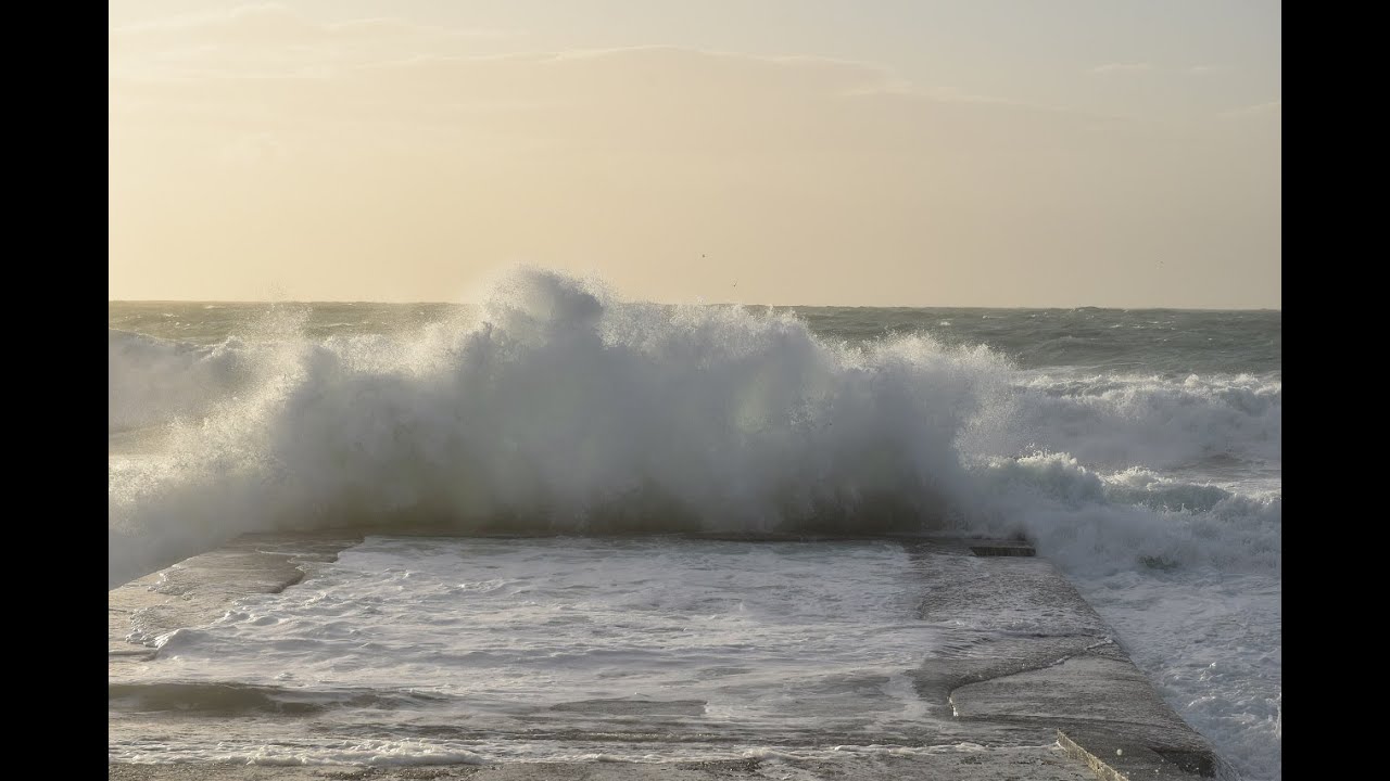 Lo spettacolo del mare in tempesta
