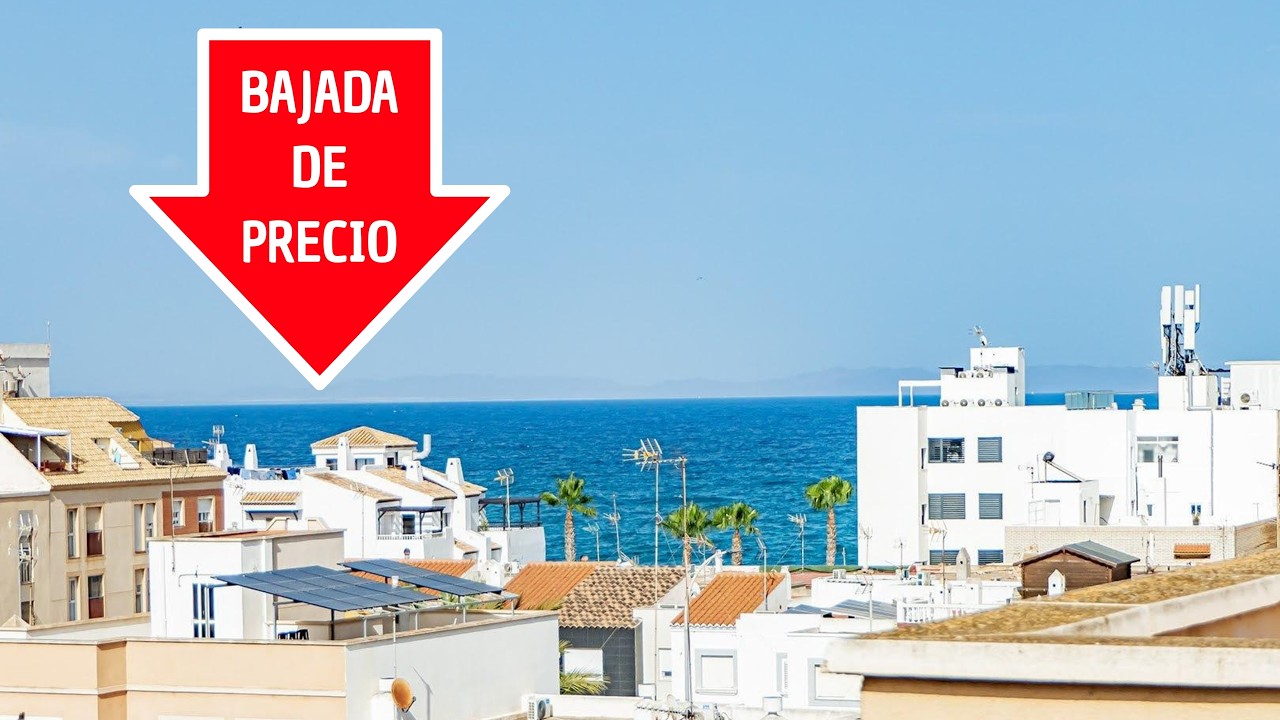 🔴 OPORTUNIDAD 🔴 A 250 m del mar · Tríplex en Roquetas de Mar con azotea privada y garaje