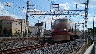 東武100系　日光詣塗装　特急スペーシアけごん23号　東武日光行きと東京メトロ13000系　普通　北春日部行きの並走シーン