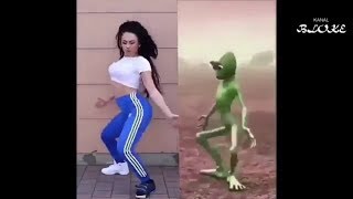 DAME TU COSİTA PART2 YEŞİL UZAYLI DANSI YENİ VERSİYON DANS EDEN UZAYLI VE ONU TAKLİT EDEN İNSANLAR:)
