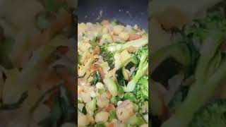 Garbanzos y Habas con verdura para acompañar unas deliciosas pechugas de pollo ?